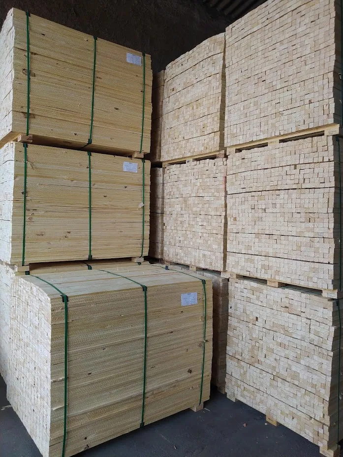 Lotes de clear blocks de pinus prontos para exportação