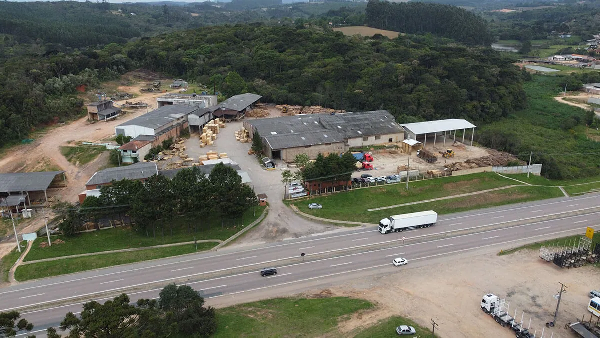 Vista aérea da sede da Ana Mariana às margens da BR 116